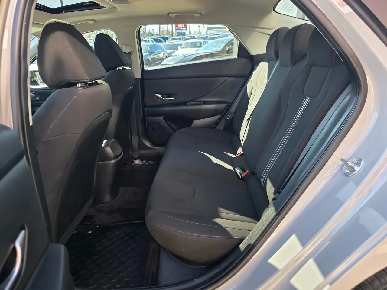 Hyundai ELANTRA photo Hyundai ELANTRA