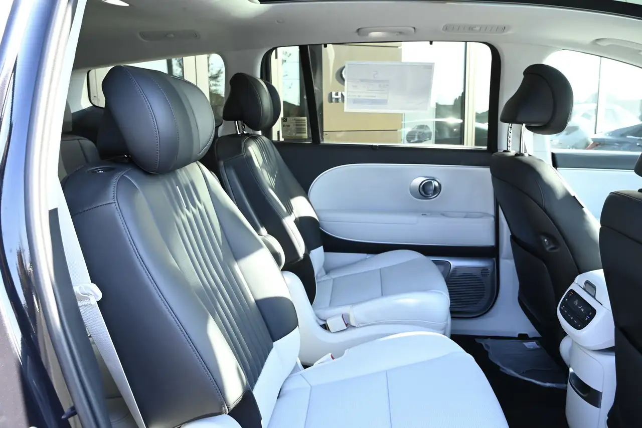 Hyundai IONIQ 9 photo Hyundai IONIQ 9