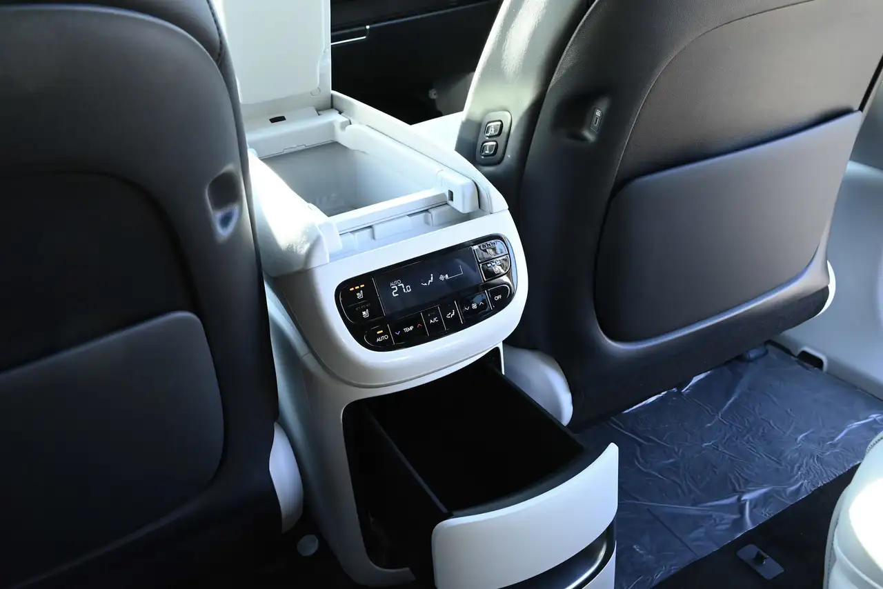 Hyundai IONIQ 9 photo Hyundai IONIQ 9
