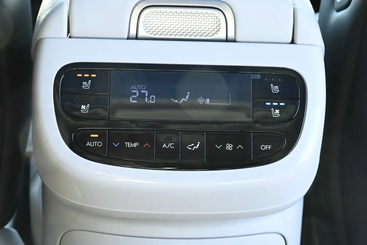 Hyundai IONIQ 9 photo Hyundai IONIQ 9