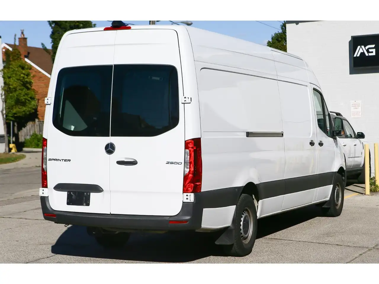 Mercedes-Benz Sprinter photo Mercedes-Benz Sprinter