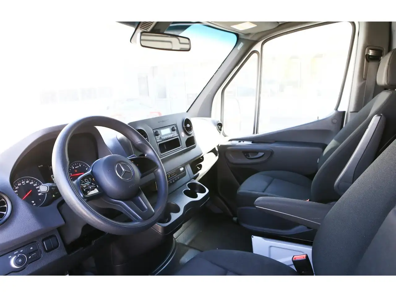 Mercedes-Benz Sprinter photo Mercedes-Benz Sprinter
