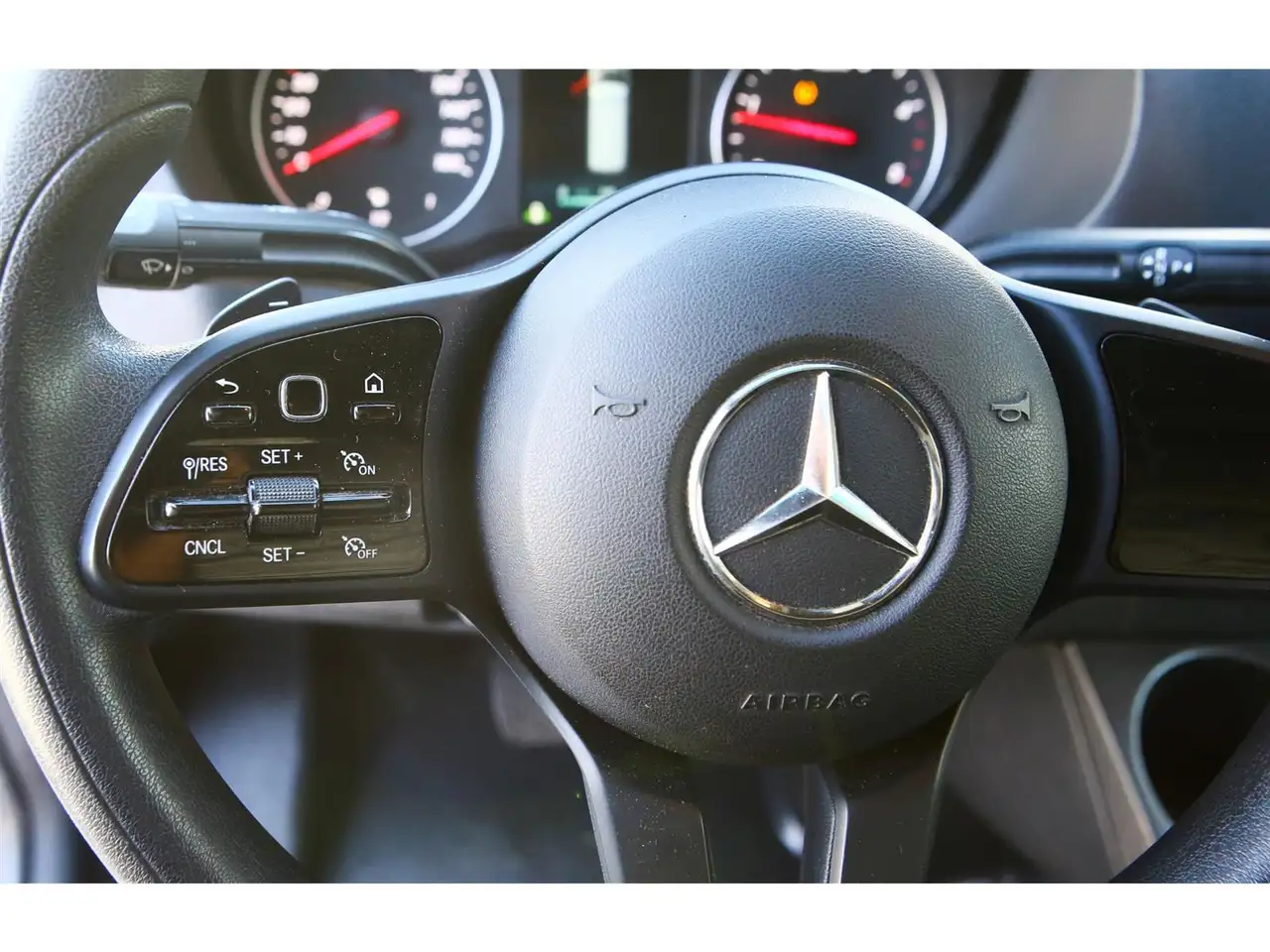 Mercedes-Benz Sprinter photo Mercedes-Benz Sprinter