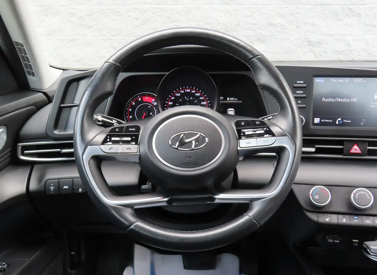 Hyundai ELANTRA fotografie Hyundai ELANTRA