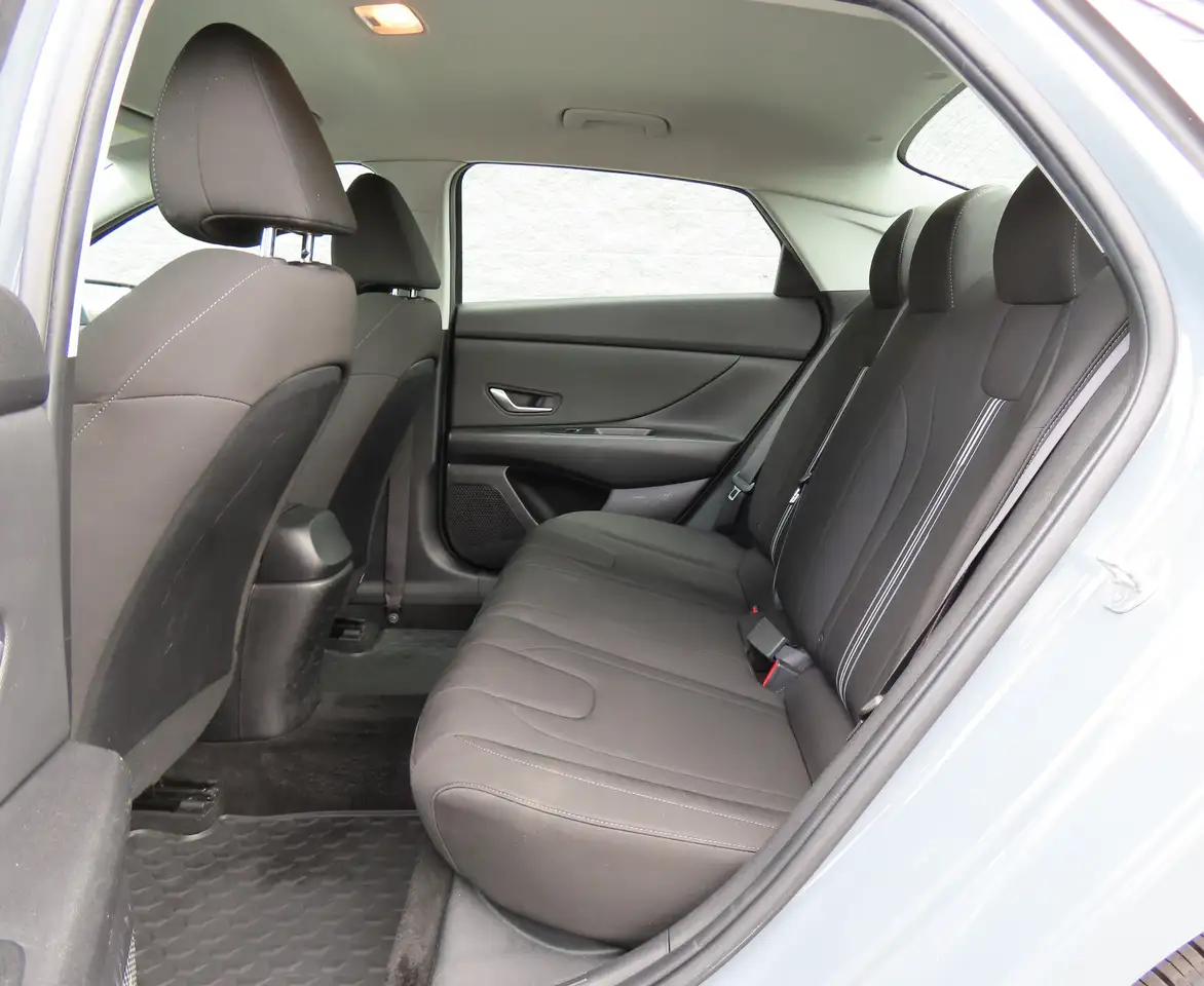 Hyundai ELANTRA fotografie Hyundai ELANTRA