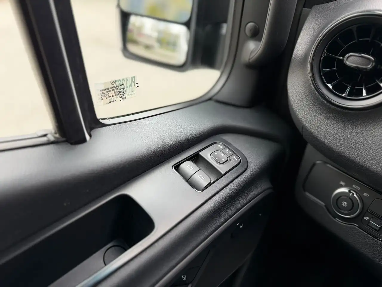 Mercedes-Benz Sprinter снимка Mercedes-Benz Sprinter