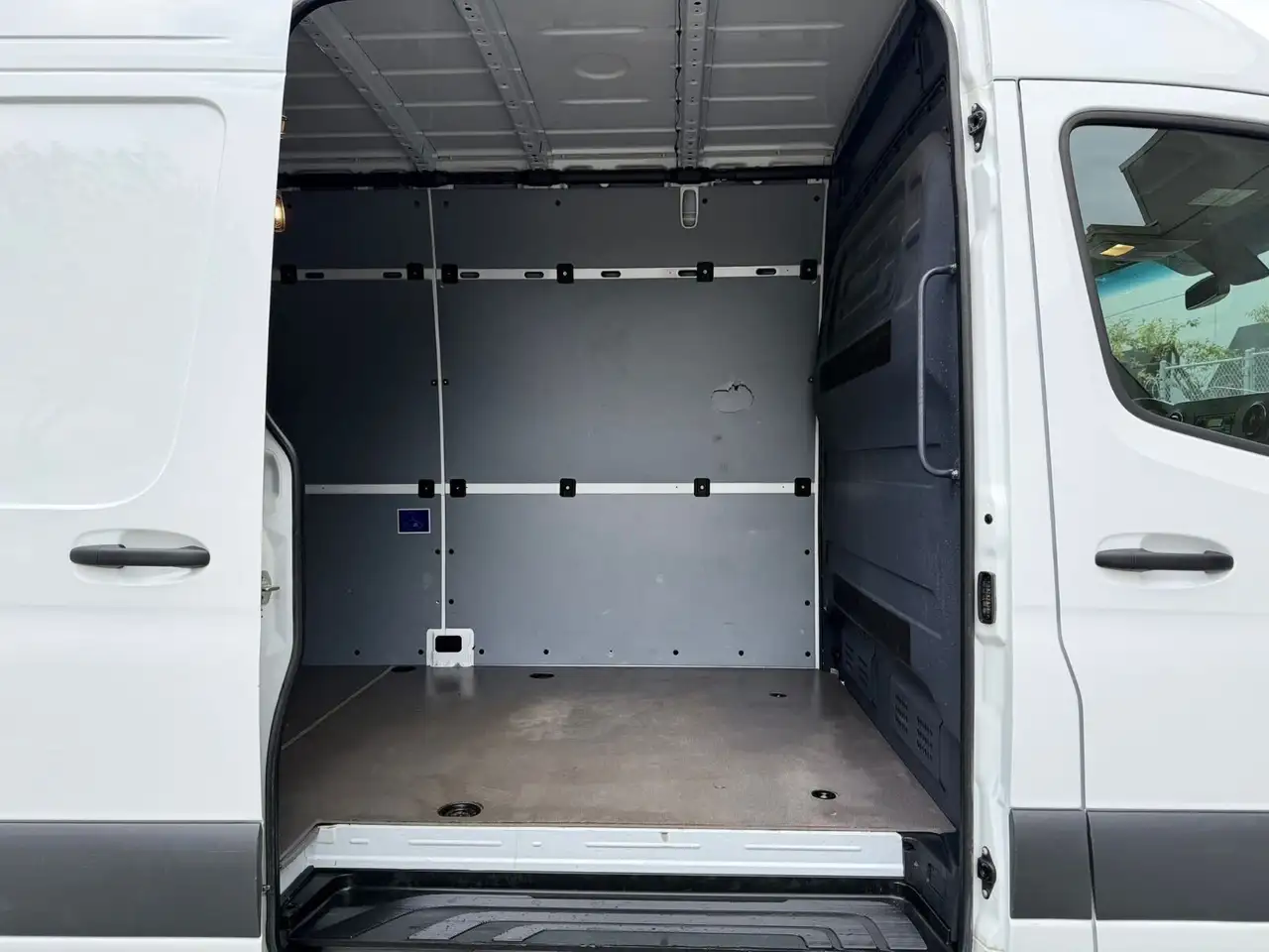 Mercedes-Benz Sprinter снимка Mercedes-Benz Sprinter