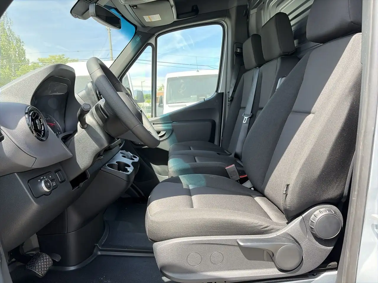 Mercedes-Benz Sprinter photo Mercedes-Benz Sprinter