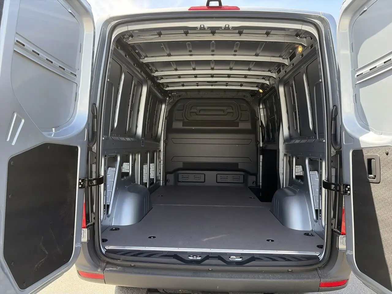 Mercedes-Benz Sprinter photo Mercedes-Benz Sprinter