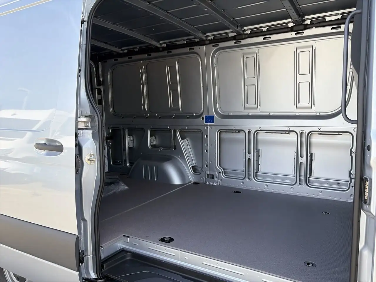 Mercedes-Benz Sprinter photo Mercedes-Benz Sprinter