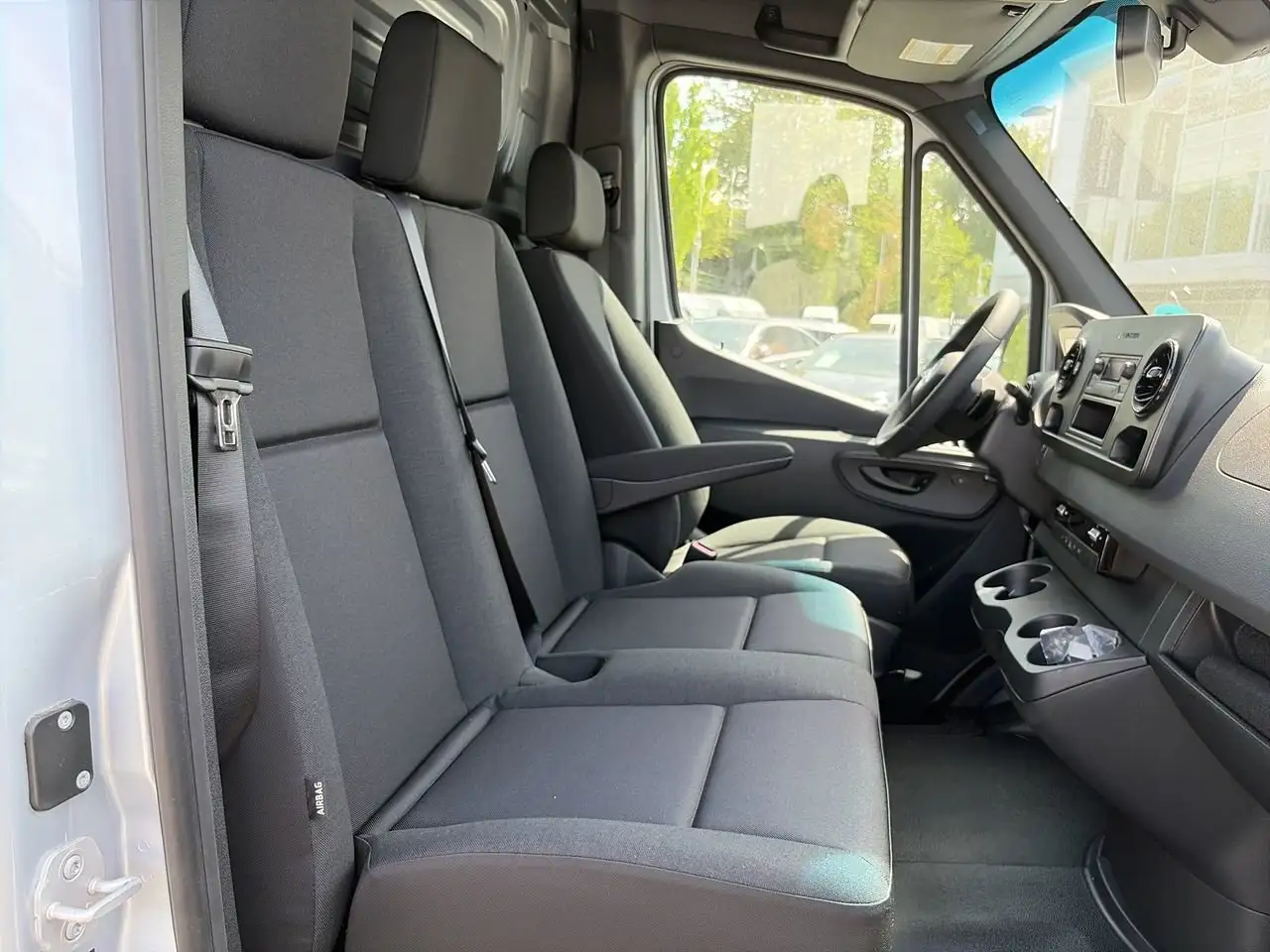 Mercedes-Benz Sprinter photo Mercedes-Benz Sprinter