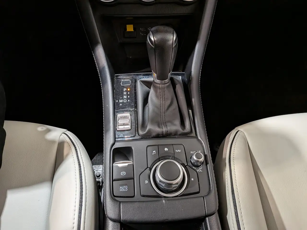 Mazda CX-3 снимка Mazda CX-3