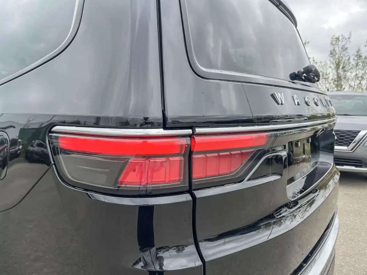Jeep Wagoneer photo Jeep Wagoneer
