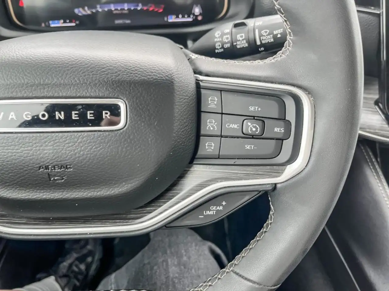 Jeep Wagoneer photo Jeep Wagoneer