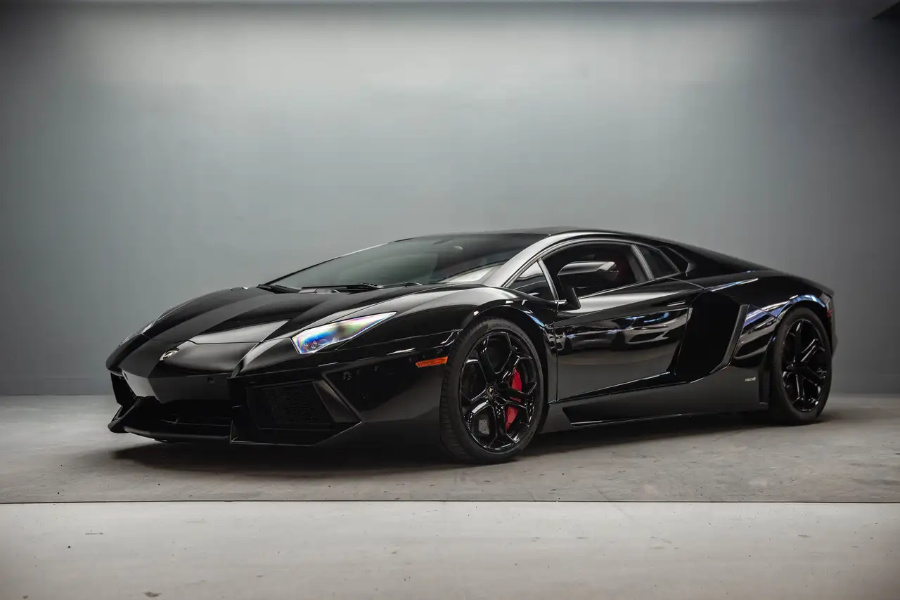 Lamborghini Aventador снимка Lamborghini Aventador