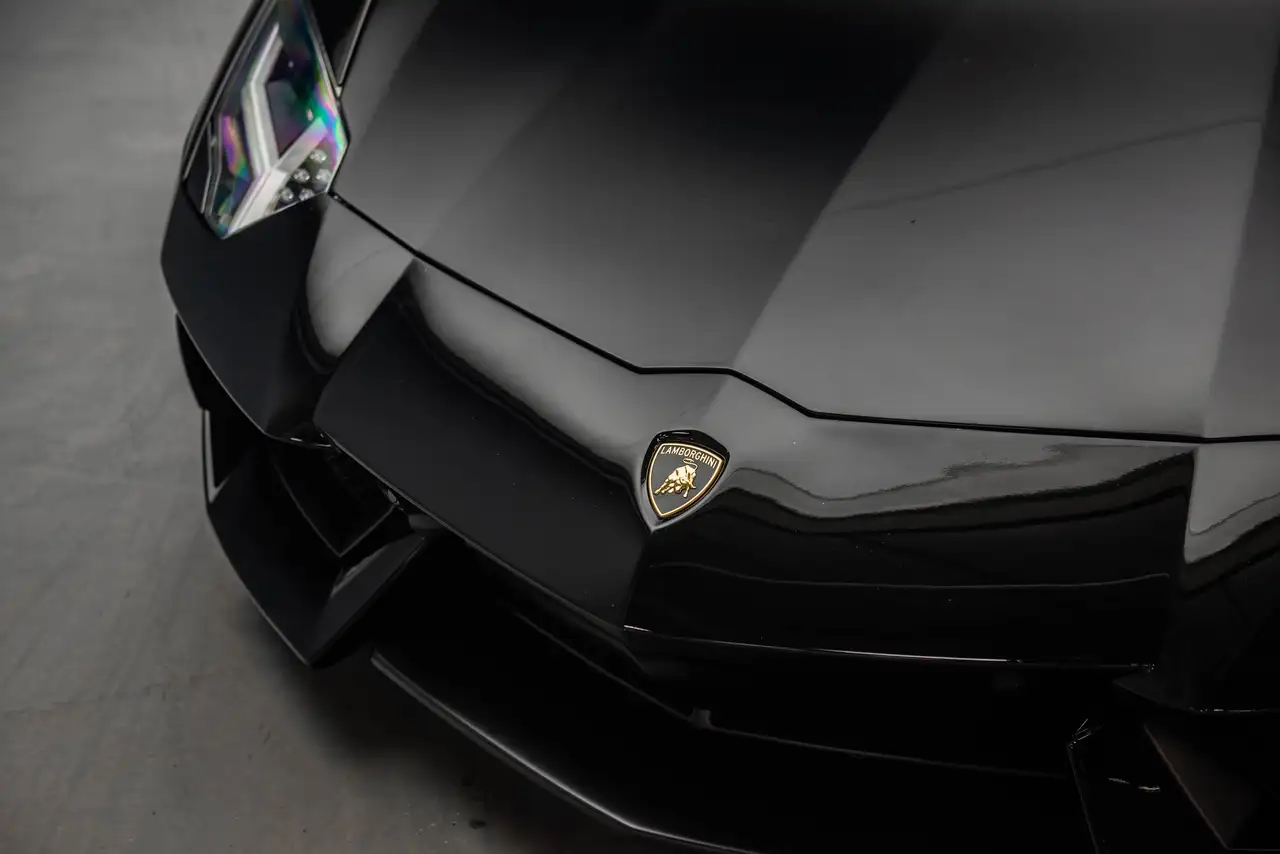 Lamborghini Aventador снимка Lamborghini Aventador