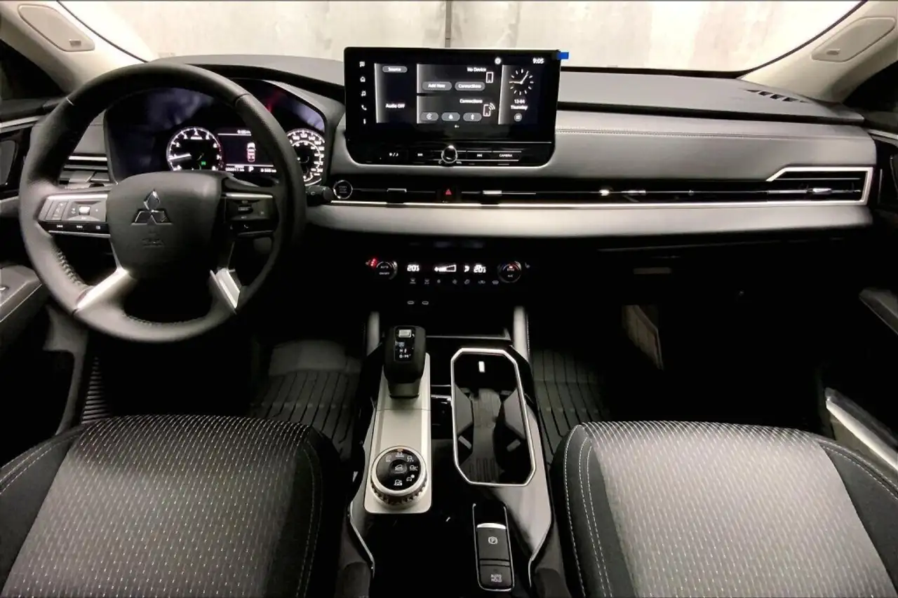 Mitsubishi Outlander снимка Mitsubishi Outlander