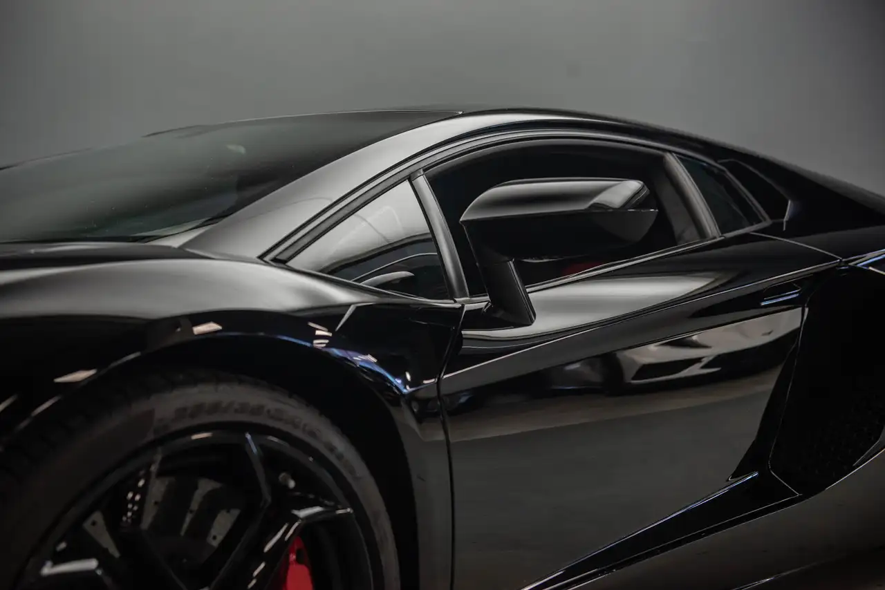 Lamborghini Aventador снимка Lamborghini Aventador