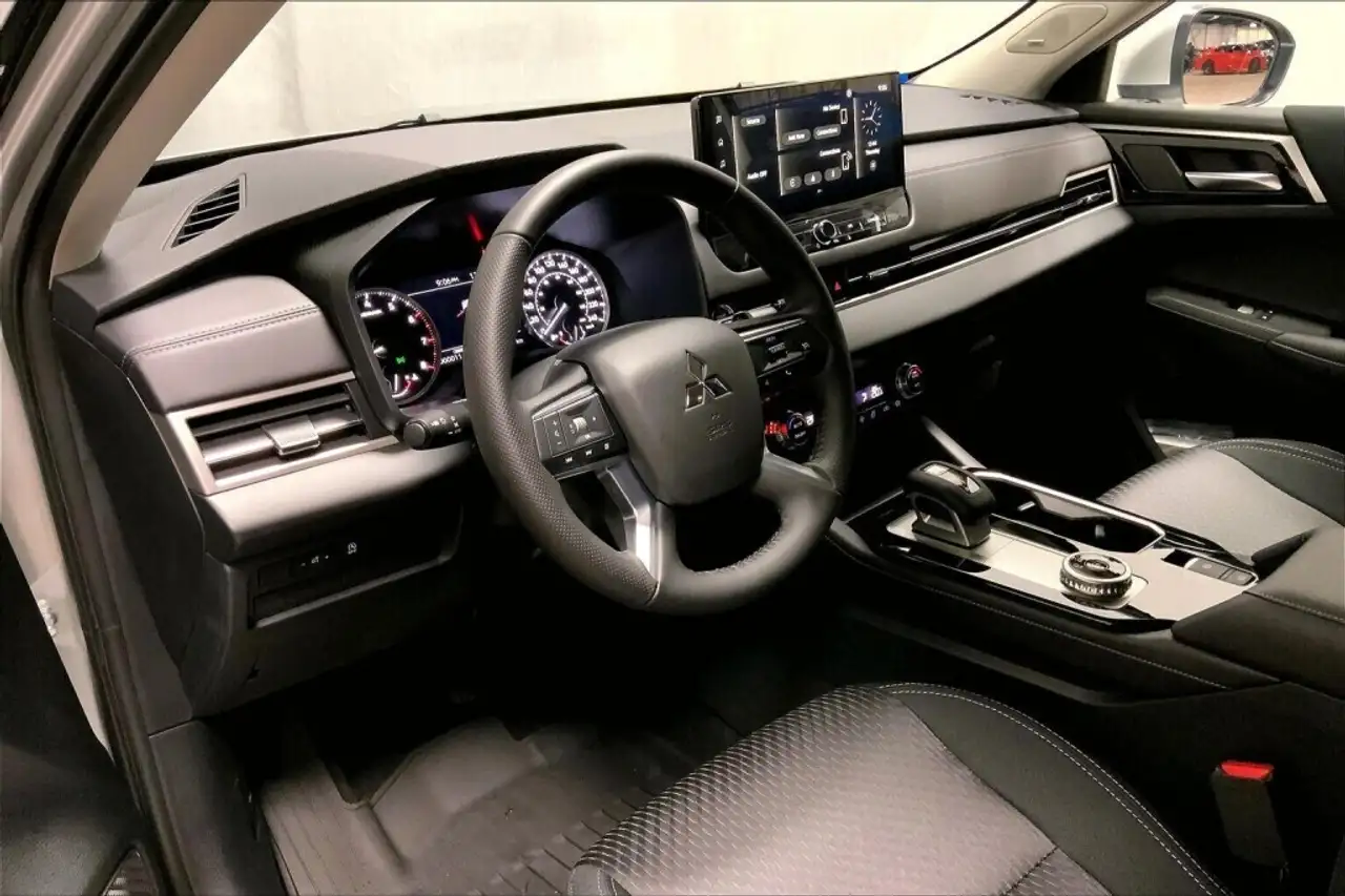 Mitsubishi Outlander снимка Mitsubishi Outlander