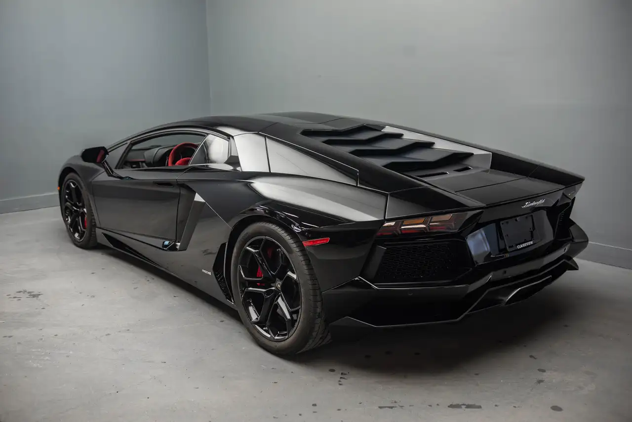 Lamborghini Aventador снимка Lamborghini Aventador