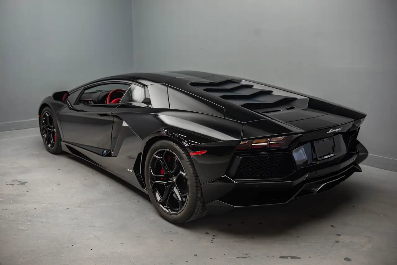 Lamborghini Aventador снимка Lamborghini Aventador