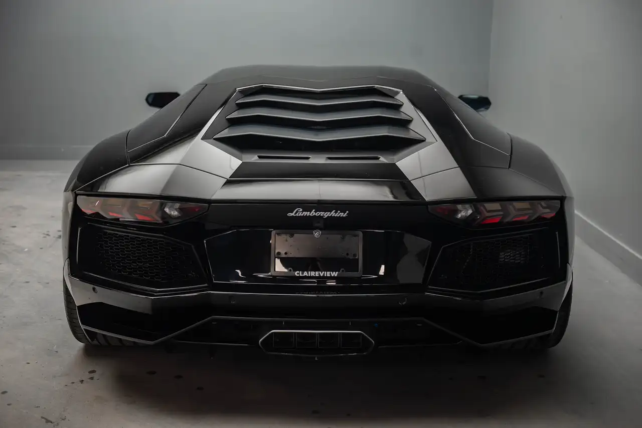 Lamborghini Aventador снимка Lamborghini Aventador