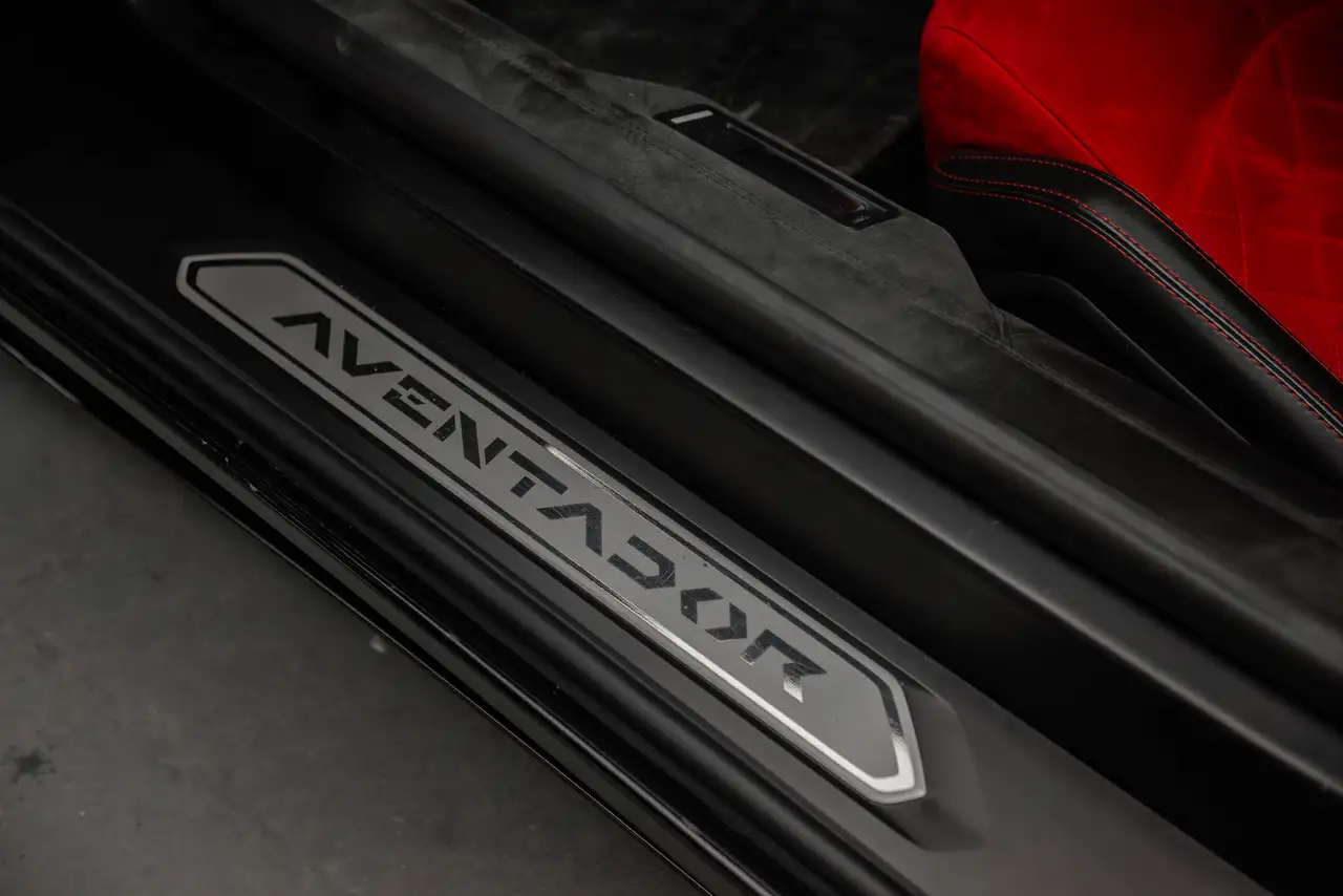 Lamborghini Aventador снимка Lamborghini Aventador