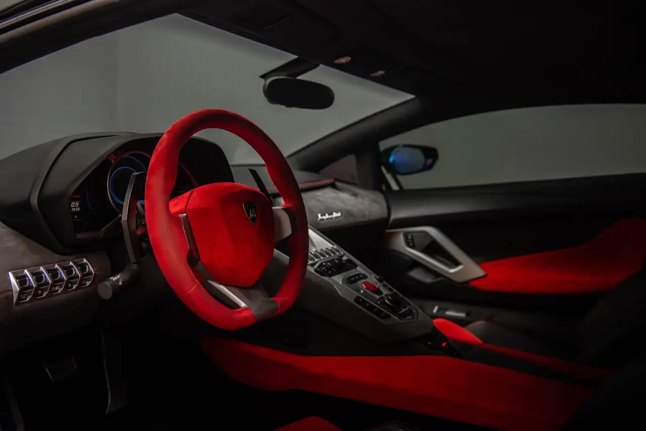 Lamborghini Aventador снимка Lamborghini Aventador
