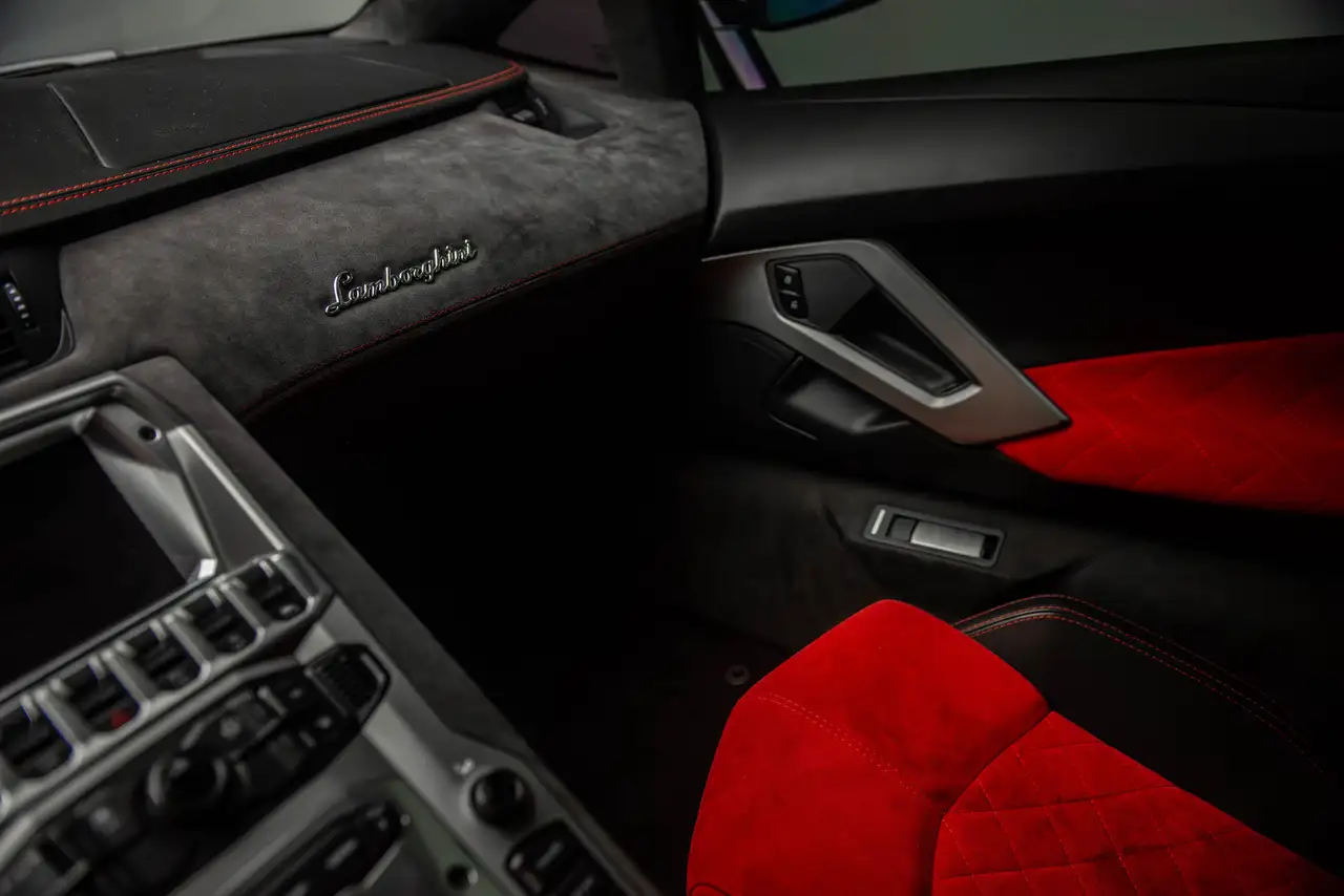 Lamborghini Aventador снимка Lamborghini Aventador