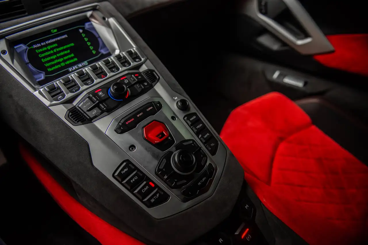 Lamborghini Aventador снимка Lamborghini Aventador