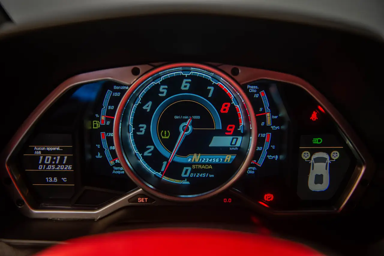 Lamborghini Aventador снимка Lamborghini Aventador