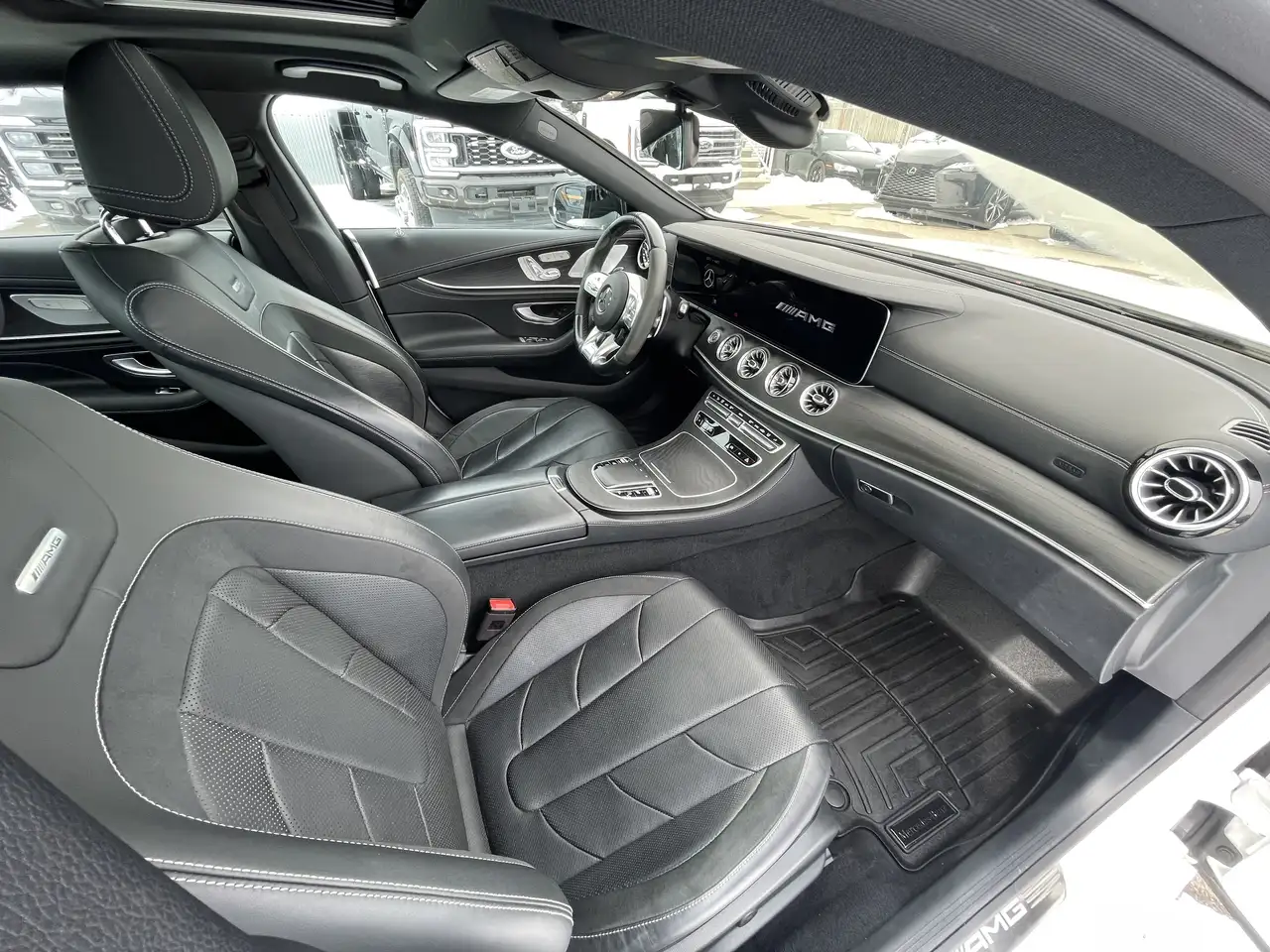 Mercedes-Benz CLS снимка Mercedes-Benz CLS