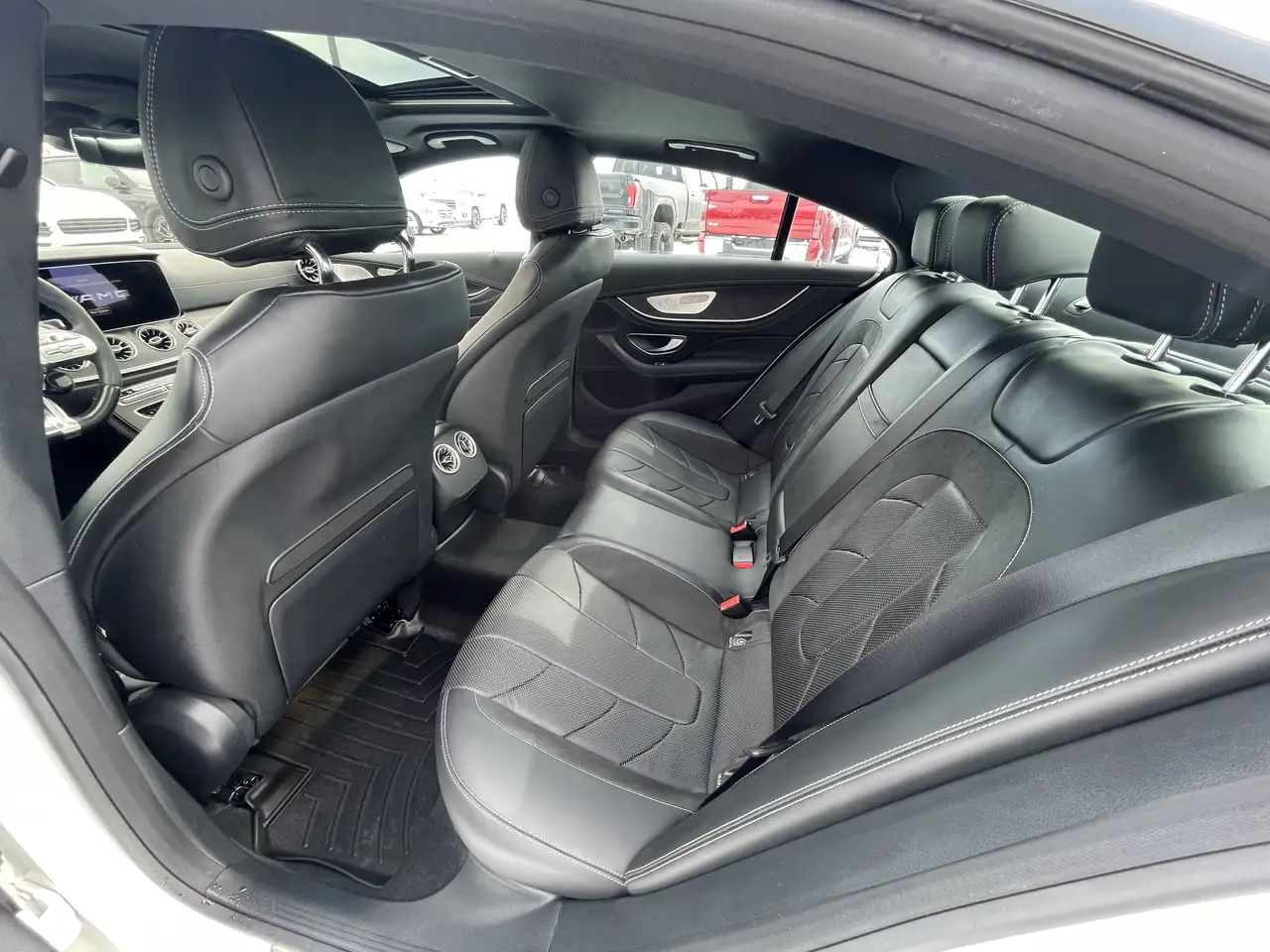 Mercedes-Benz CLS снимка Mercedes-Benz CLS