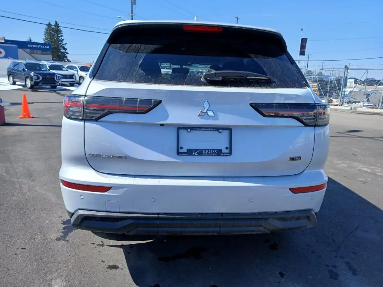 Mitsubishi Outlander снимка Mitsubishi Outlander