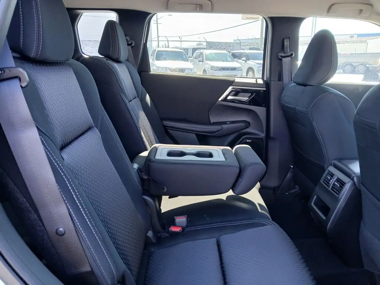 Mitsubishi Outlander снимка Mitsubishi Outlander