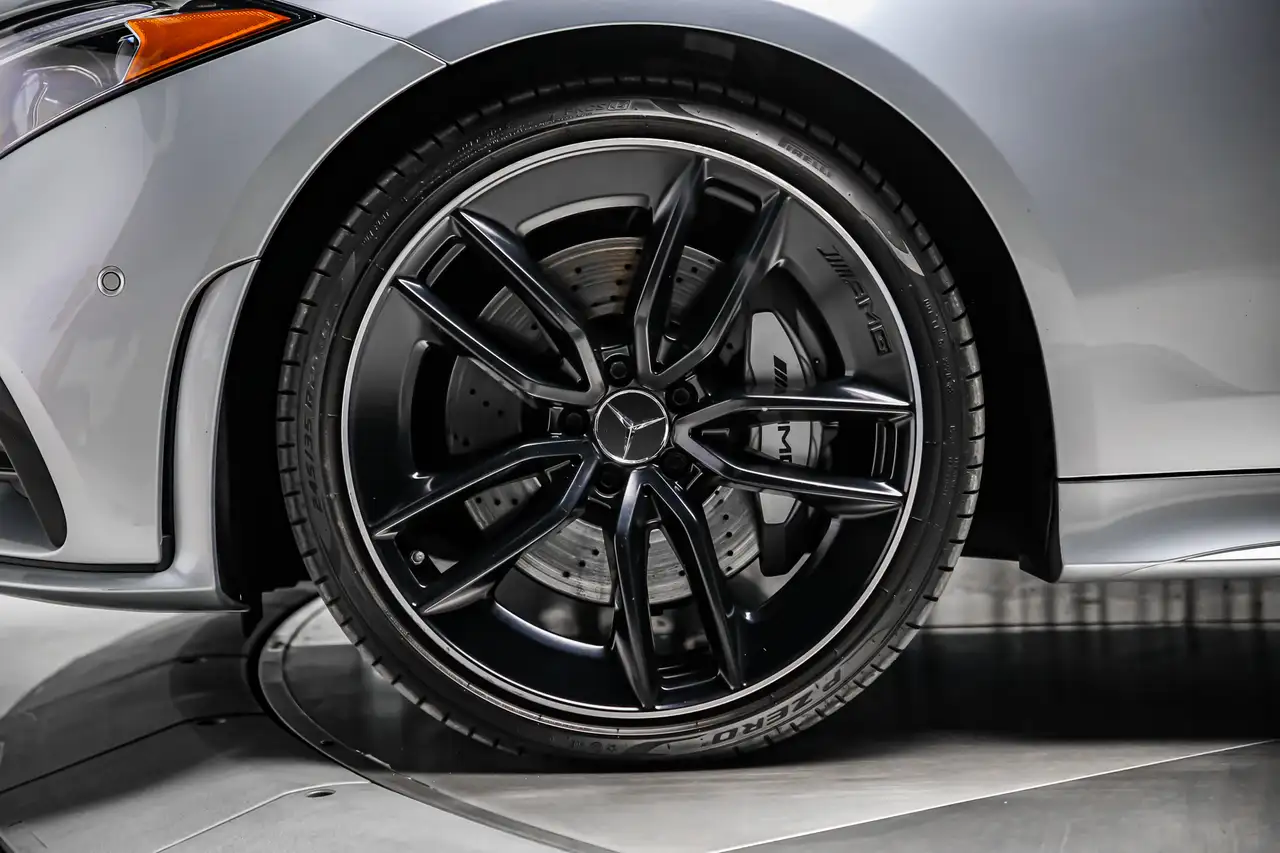 Mercedes-Benz CLS снимка Mercedes-Benz CLS