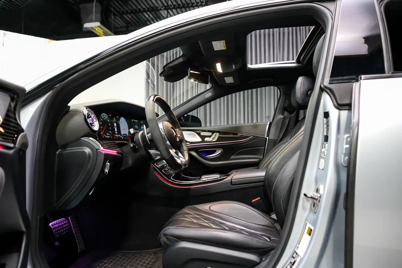 Mercedes-Benz CLS снимка Mercedes-Benz CLS