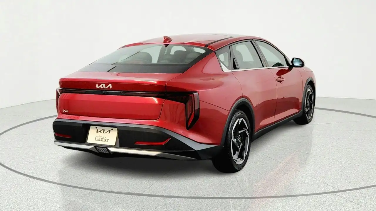Kia K4 снимка Kia K4
