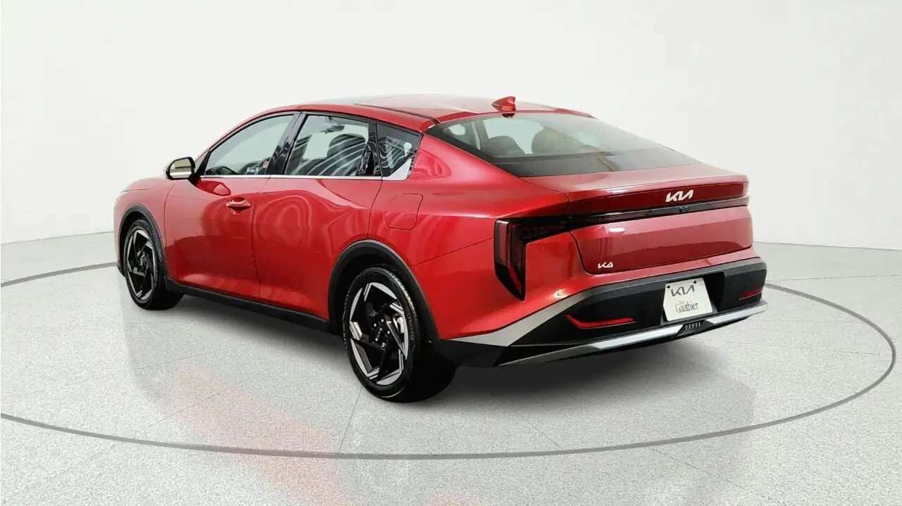 Kia K4 снимка Kia K4