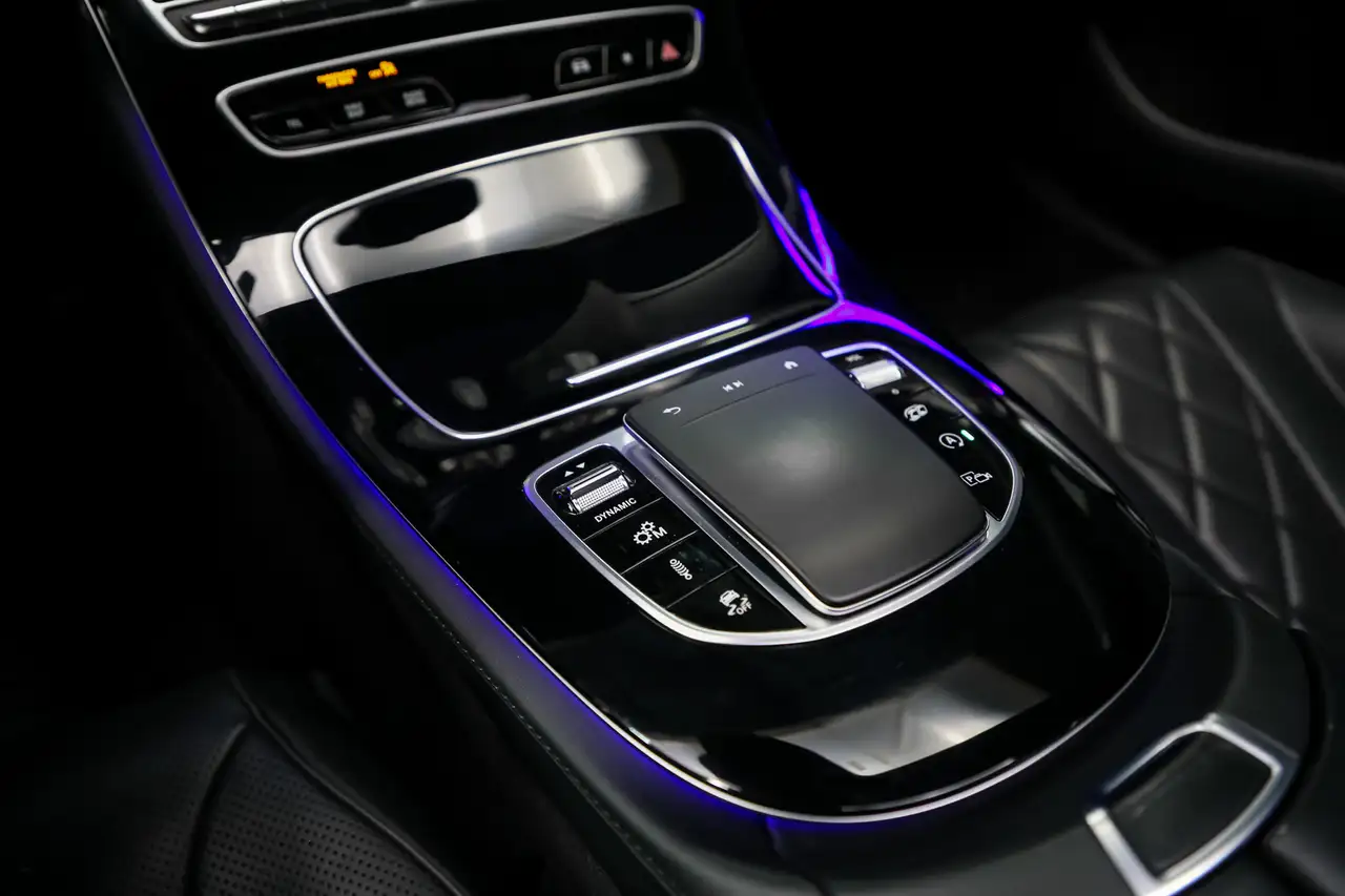 Mercedes-Benz CLS снимка Mercedes-Benz CLS