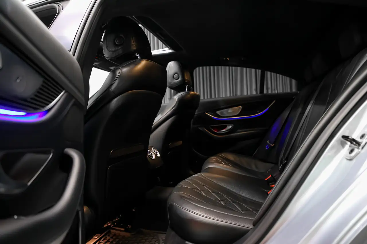 Mercedes-Benz CLS снимка Mercedes-Benz CLS