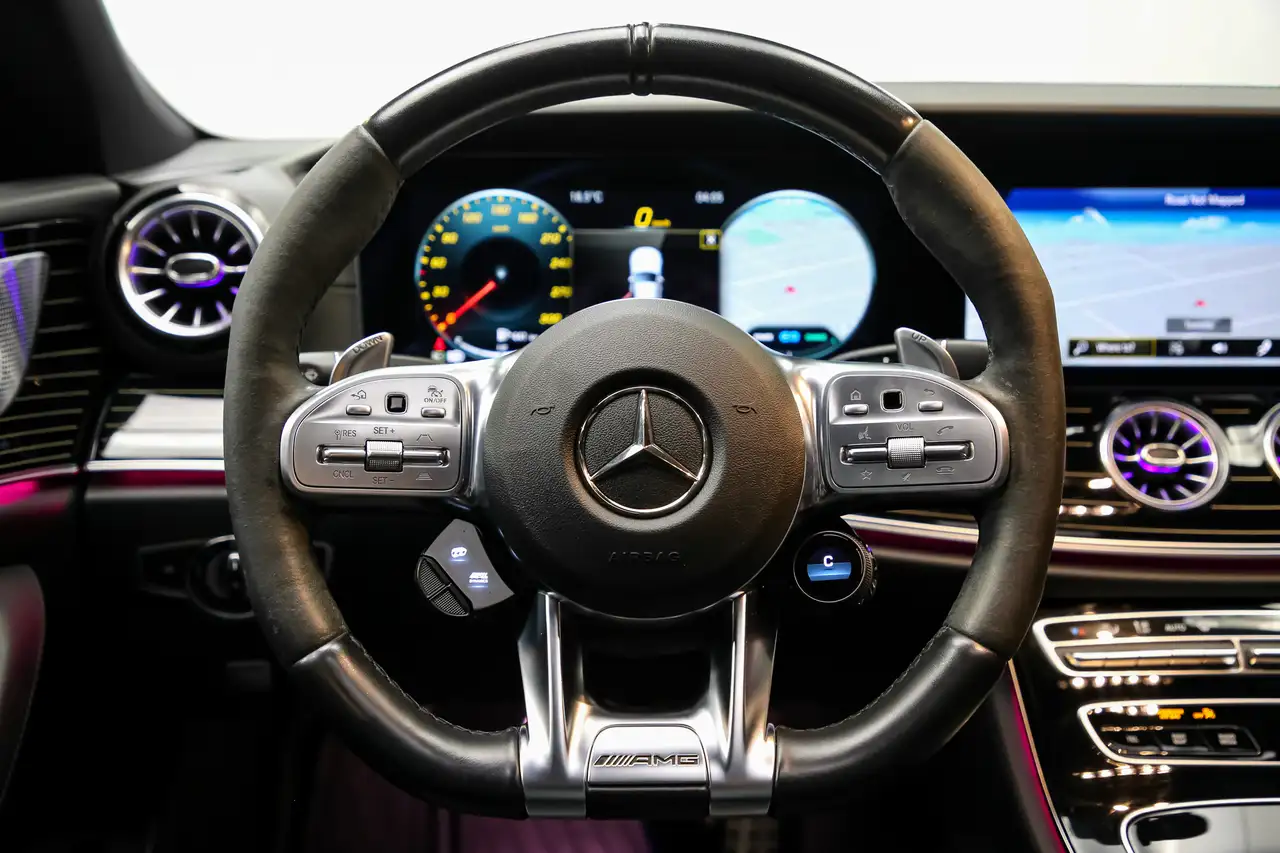 Mercedes-Benz CLS снимка Mercedes-Benz CLS