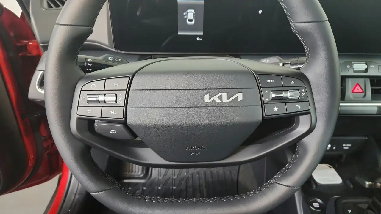 Kia K4 снимка Kia K4