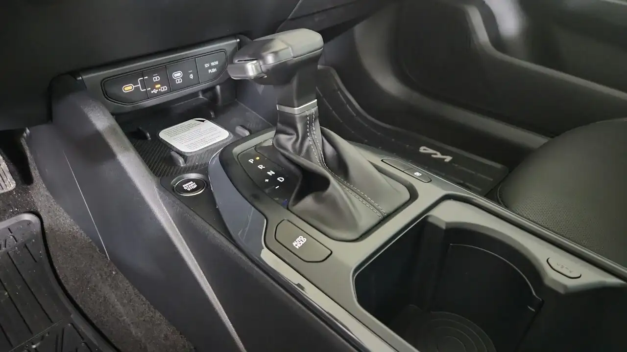 Kia K4 снимка Kia K4