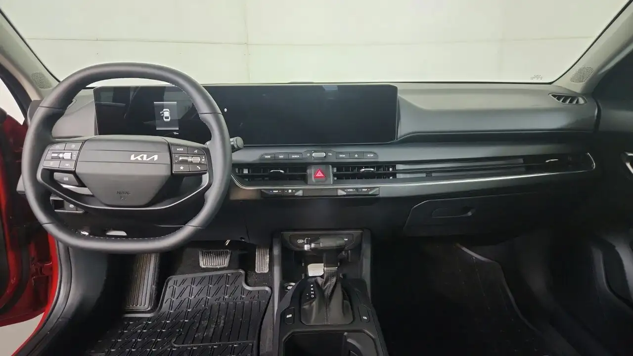 Kia K4 снимка Kia K4
