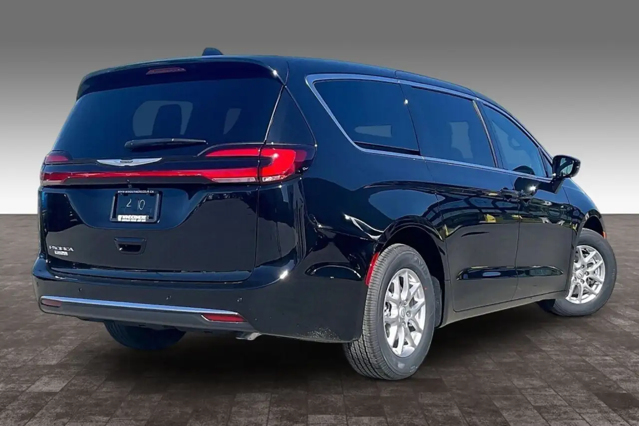 Chrysler Pacifica снимка Chrysler Pacifica