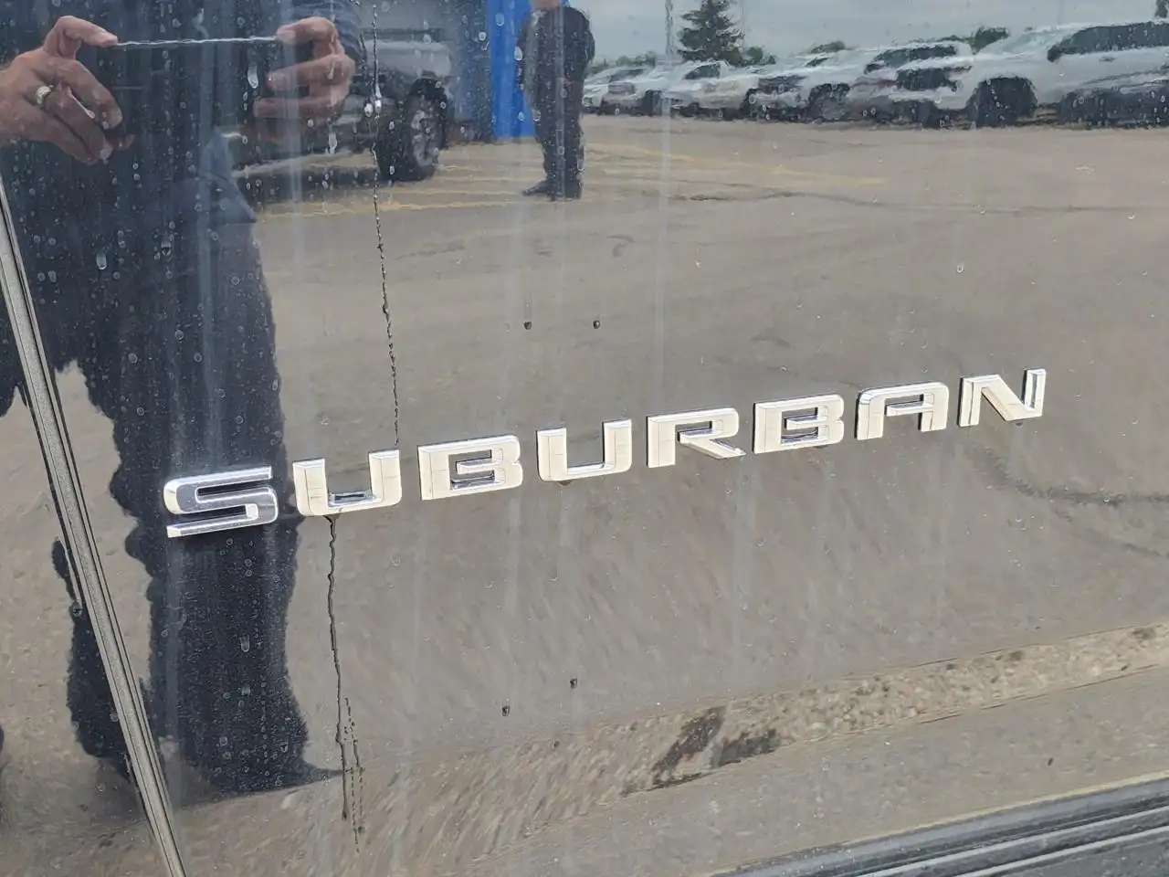 Chevrolet Suburban снимка Chevrolet Suburban