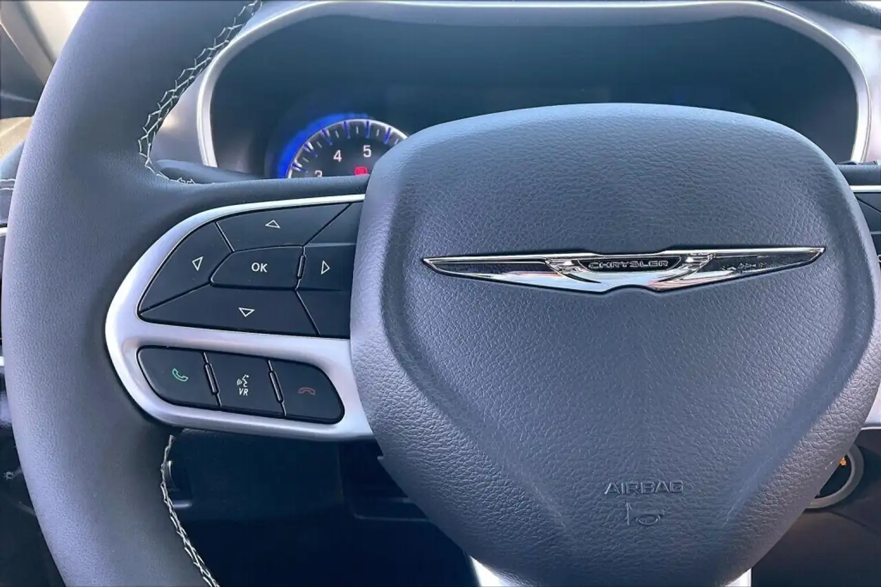 Chrysler Pacifica снимка Chrysler Pacifica