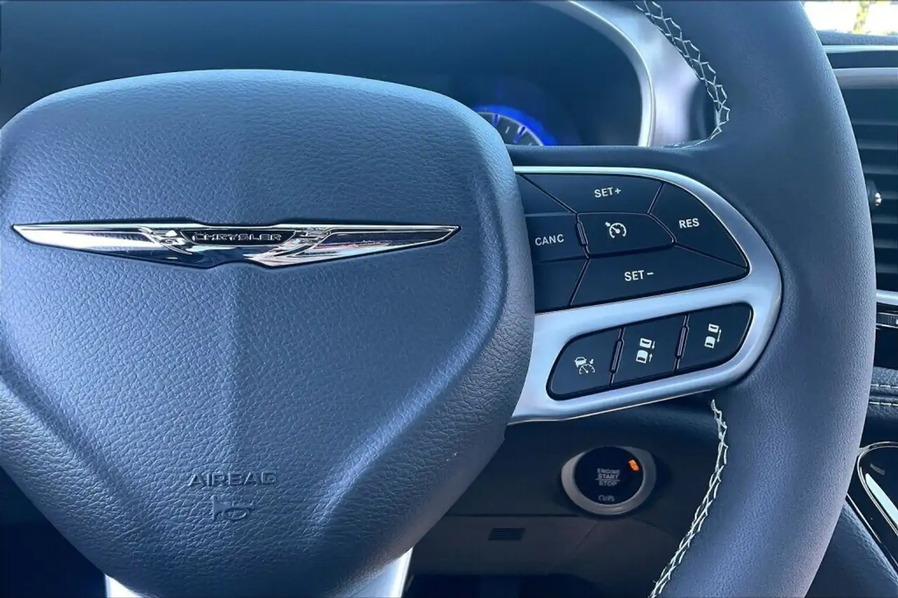 Chrysler Pacifica снимка Chrysler Pacifica