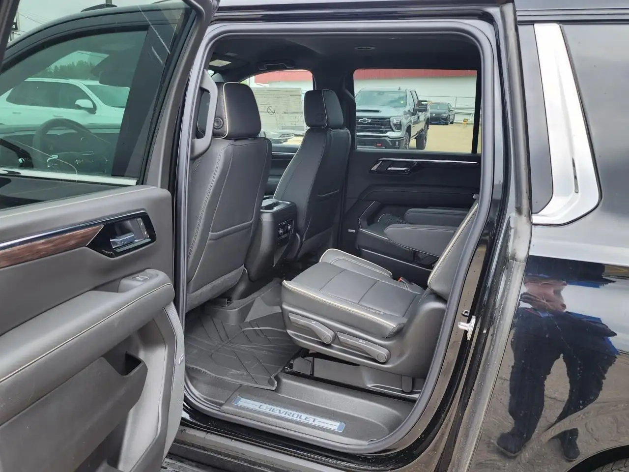 Chevrolet Suburban снимка Chevrolet Suburban